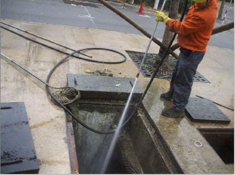 富川池底污泥如何清理